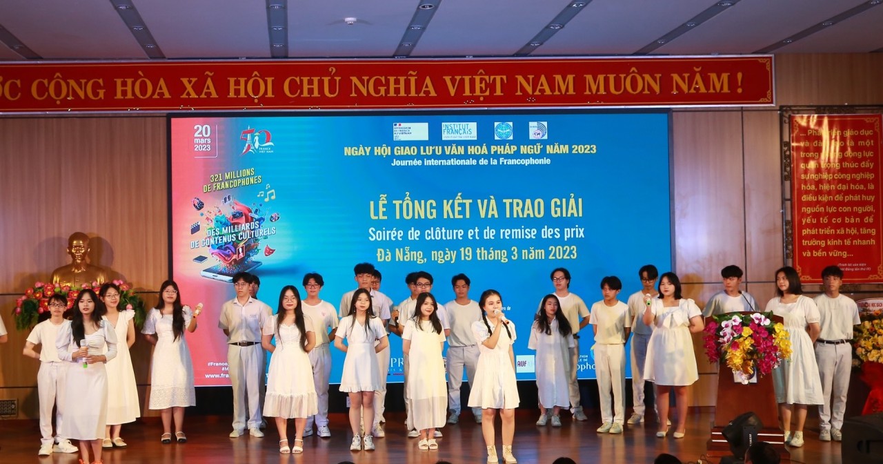 Tiết mục văn nghệ được biểu diễn tại Lễ tổng kết Ngày hội Giao lưu văn hóa Pháp ngữ 2023.