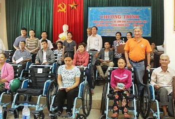 Thừa Thiên Huế tiếp nhận 488 chiếc xe lăn cho người khuyết tật có hoàn cảnh khó khăn