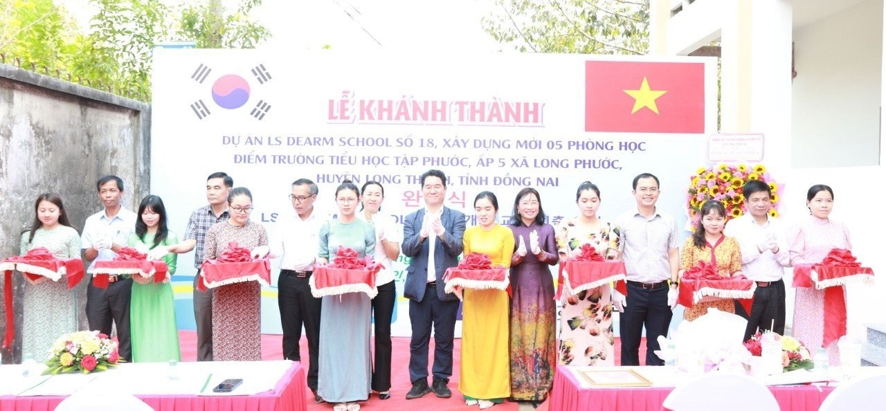COPION (Hàn Quốc) bàn giao 2 công trình trường học cho Đồng Nai trị giá 3,5 tỷ đồng COPION (Hàn Quốc) bàn giao 2 công trình trường học cho Đồng Nai trị giá 3,5 tỷ đồng