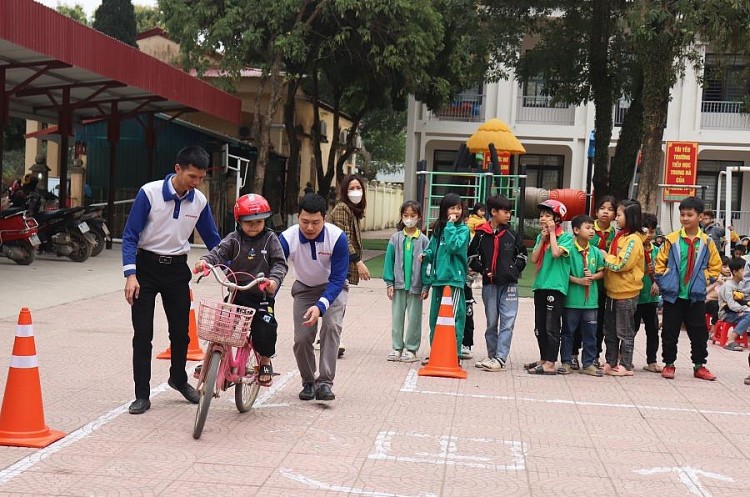 Trường Tiểu học Trung Hà: Xây dựng trường xanh - sạch - đẹp nâng cao chất lượng giáo dục