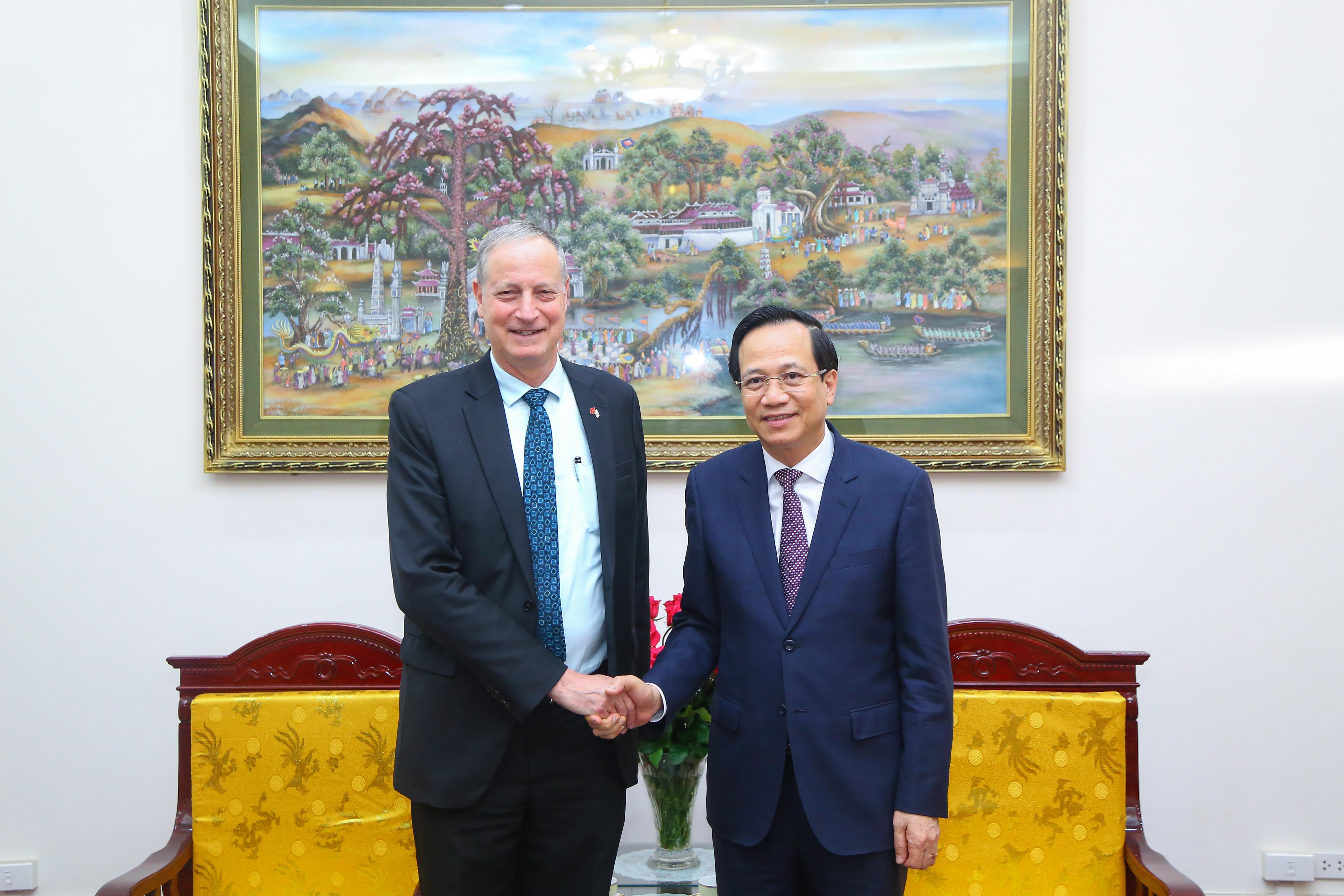 Bộ trưởng Đào Ngọc Dung tiếp Đại sứ Israel tại Việt Nam (Ảnh: Molisa.gov.vn).