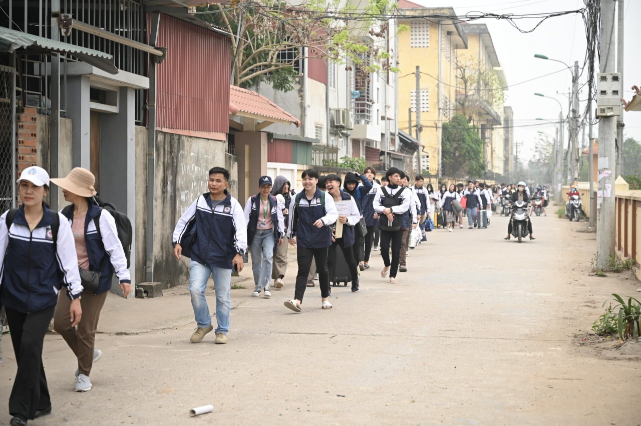 Lưu học sinh Lào nói tiếng Việt lưu loát hơn sau thời gian sống cùng bố mẹ Việt (bài chuyên đề lưu học sinh Lào gửi Hải )