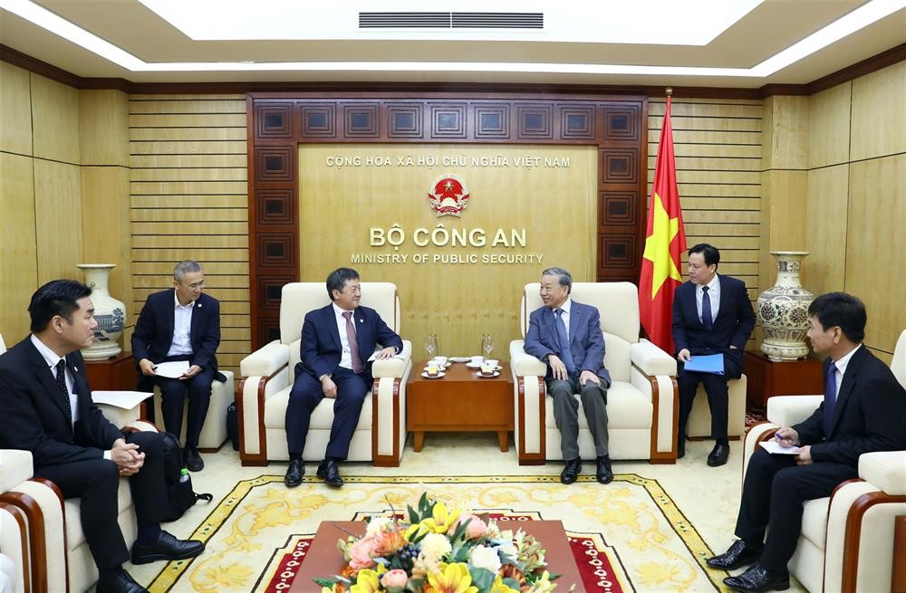 Bộ trưởng Công an Tô Lâm tiếp Trưởng đại diện JICA tại Việt Nam Sugano Yuichi. (Ảnh: Bộ Công an)