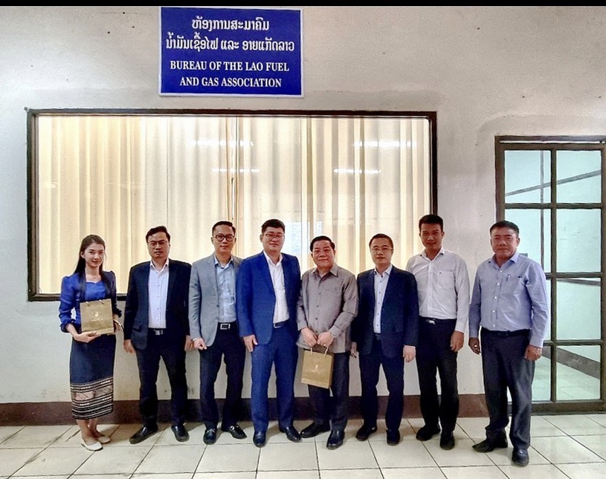 Đoàn công tác thị trường của PV GAS làm việc với Hiệp hội Dầu khí Lào.