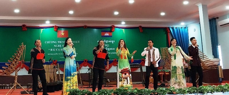 Hai tỉnh Đắk Lắk và Mondulkiri giao lưu nghệ thuật với chủ đề “Bài ca hữu Nghị Việt Nam – Campuchia”