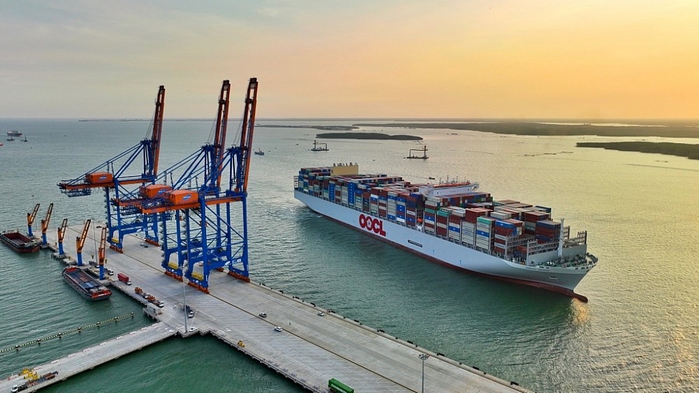 Bà Rịa Vũng Tàu đón siêu tàu container lớn nhất thế giới