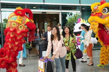 150 du khách Lào trong chuyến bay thẳng đầu tiên từ Viêng Chăn đến với Đà Nẵng
