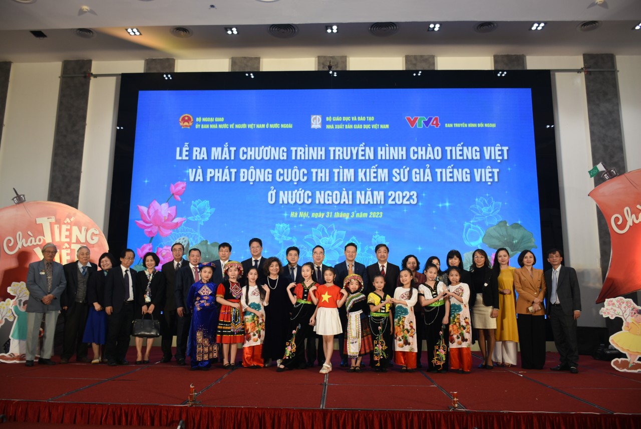 Tìm kiếm Sứ giả tiếng Việt ở nước ngoài năm 2023
