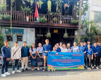 Gần 100 lưu học sinh Lào, Campuchia tham quan, tìm hiểu lịch sử cách mạng Việt Nam