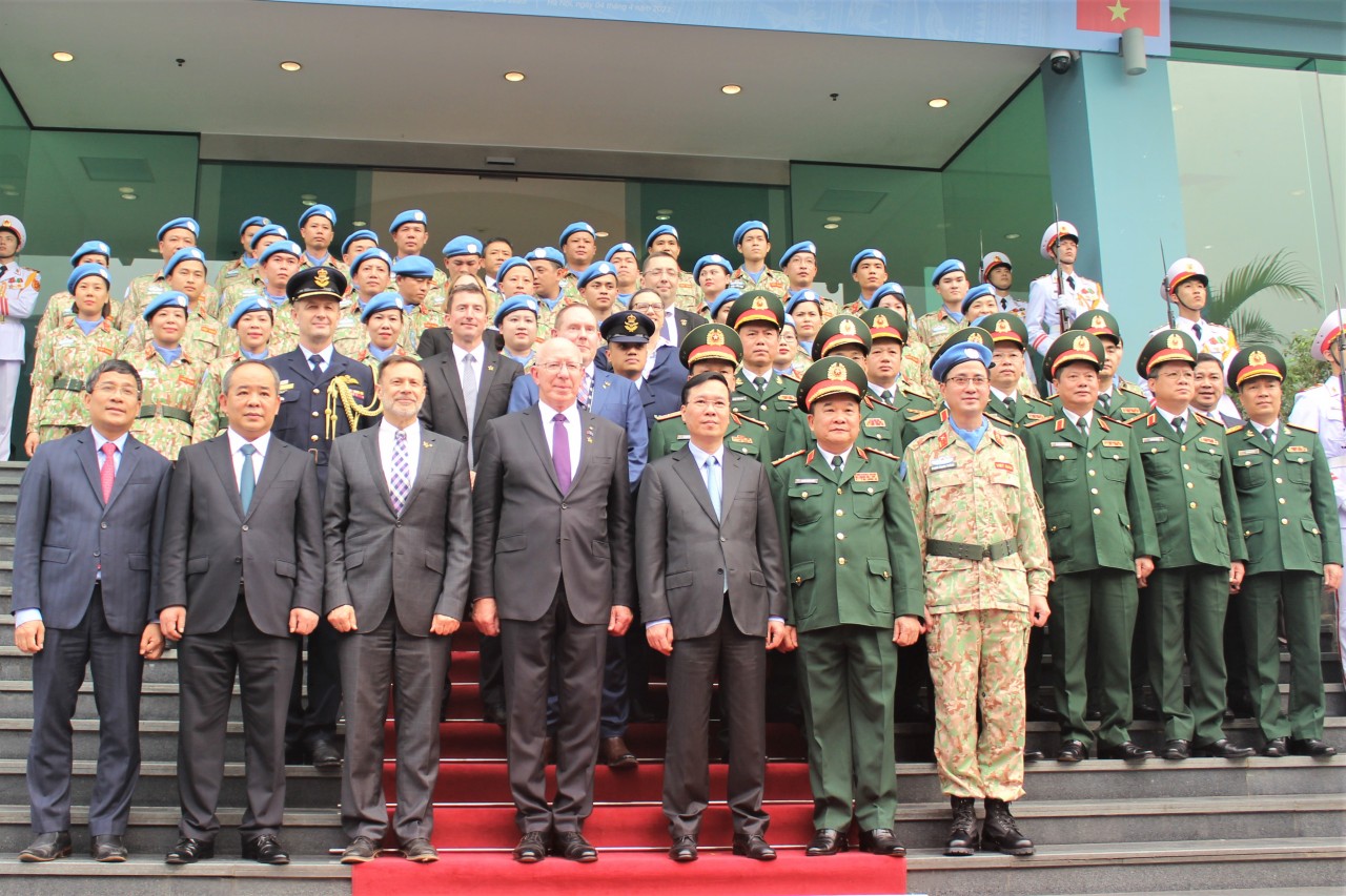 Chủ tịch nước Võ Văn Thưởng và Toàn quyền Úc thăm Cục Gìn giữ Hoà bình Việt Nam