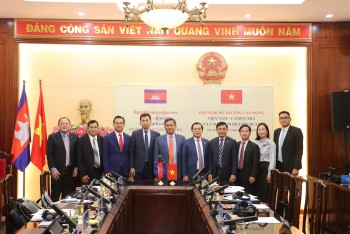Việt Nam, Campuchia chia sẻ kinh nghiệm xây dựng chính sách lao động, phát triển nguồn nhân lực