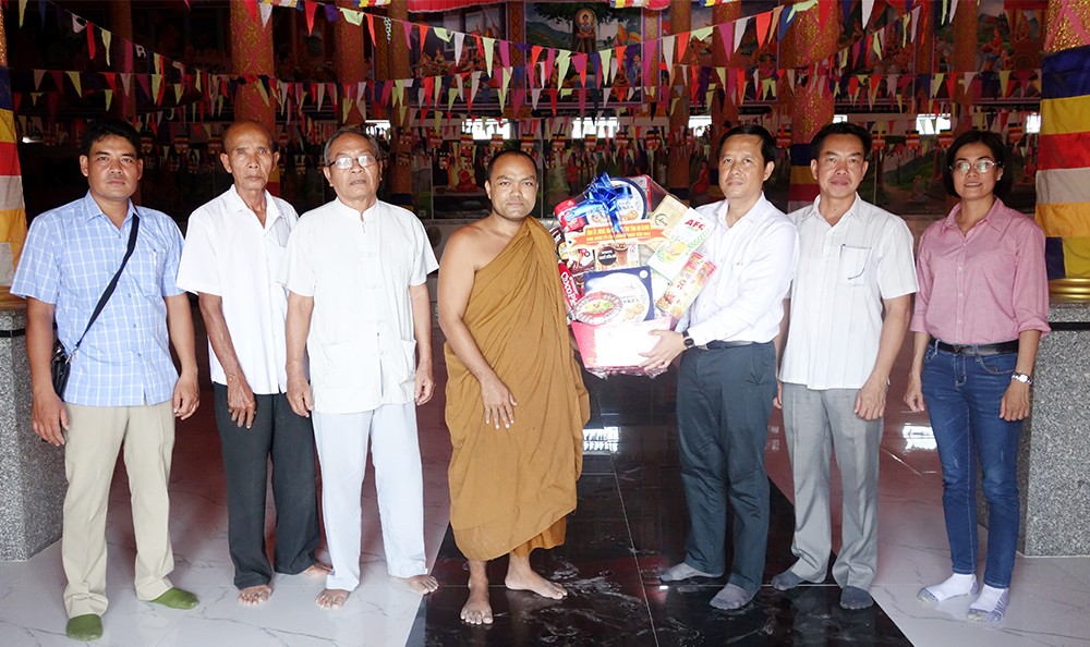 Lãnh đạo tỉnh An Giang tổ chức thăm, chúc Tết cổ truyền Chôl Chnăm Thmây