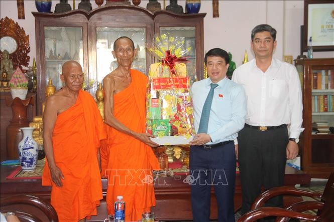 Chúc Tết cổ truyền Chôl Chnam Thmây tới đồng bào Khmer Trà Vinh