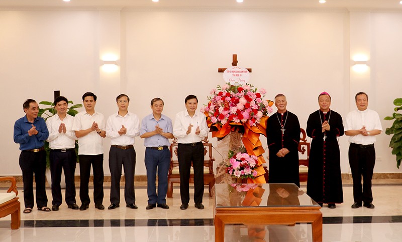 Đoàn công tác tỉnh Nghệ An chúc mừng Tòa Giám mục Giáo phận Vinh nhân dịp Lễ Phục sinh 2023