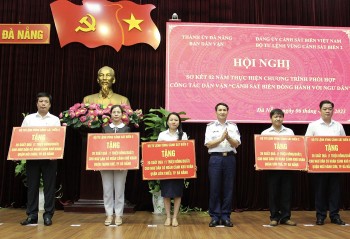 Bộ Tư lệnh Vùng Cảnh sát biển 2 trao tặng 100 suất quà cho ngư dân Đà Nẵng