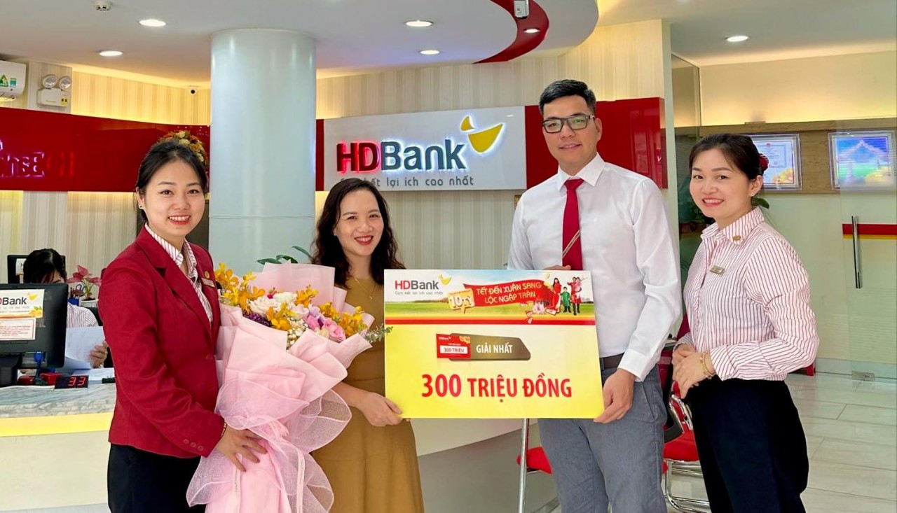 HDBank trao thưởng gần 2 tỷ đồng tận tay khách hàng gửi tiết kiệm