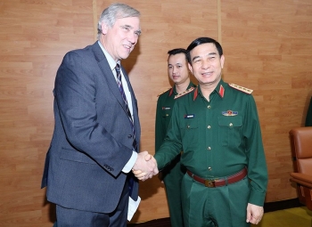 Đoàn nghị sĩ Quốc hội Hoa Kỳ trao tặng Bộ Quốc phòng Việt Nam dữ liệu về bộ đội mất tích trong chiến tranh