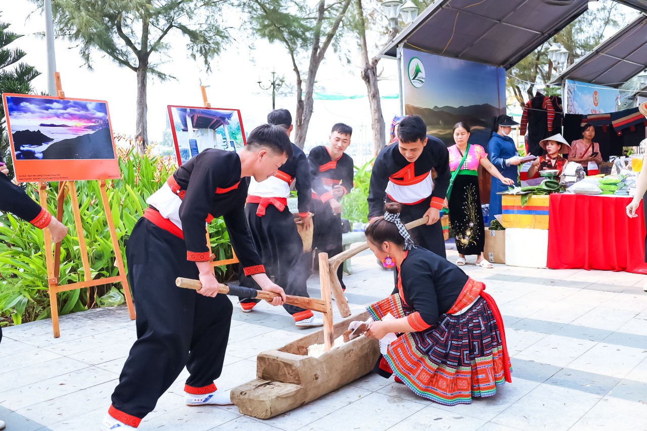 Mãn nhãn với chương trình nghệ thuật ''sắc màu'' Tây Bắc giữa lòng Cần Thơ