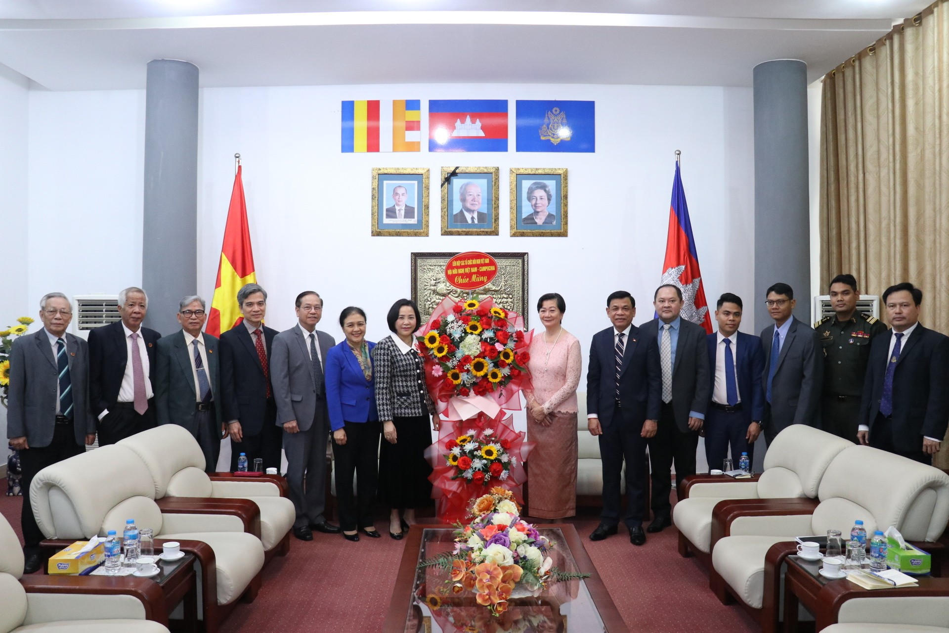 Hội hữu nghị Việt Nam - Campuchia chúc Tết Đại sứ quán Vương quốc Campuchia