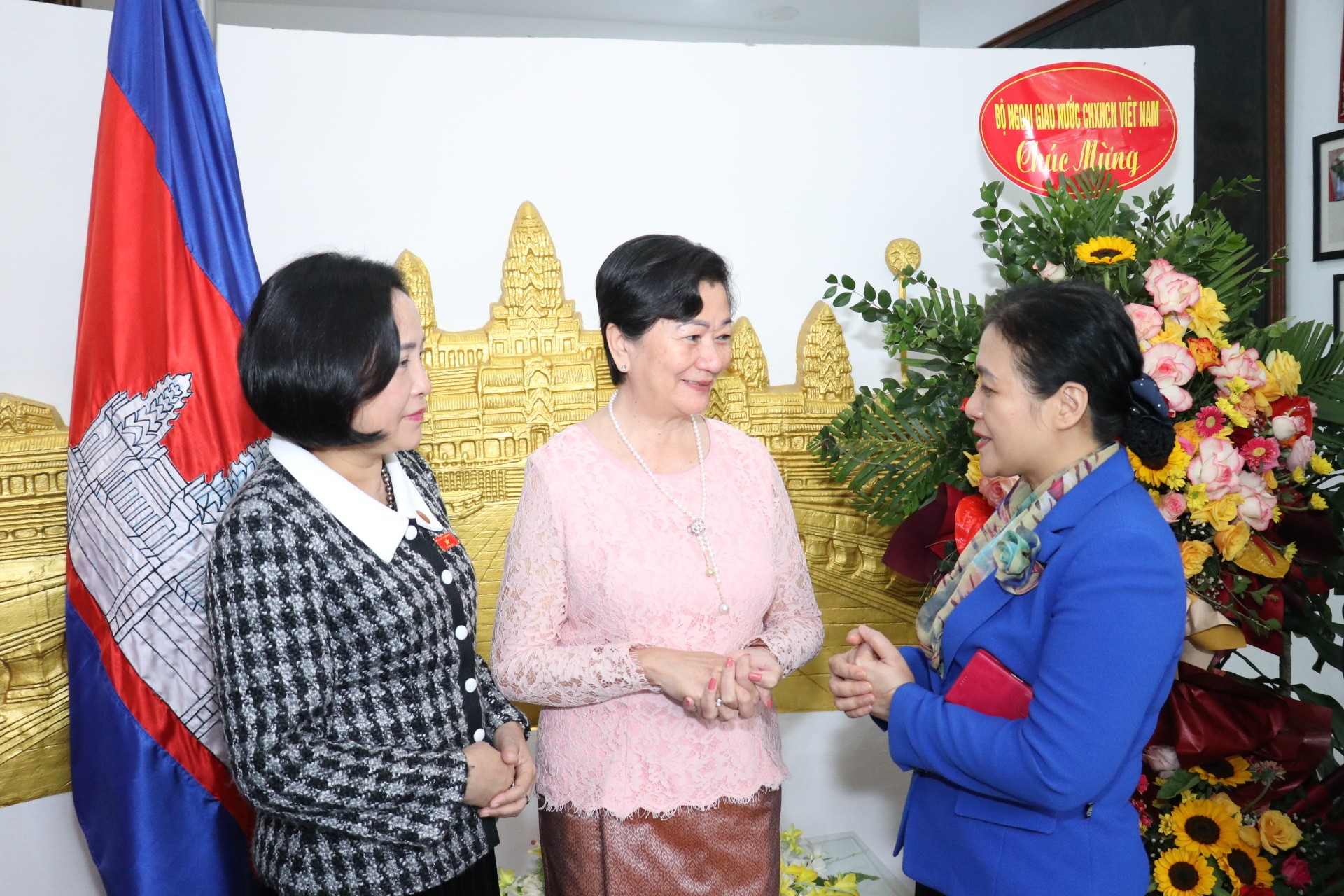 Hội hữu nghị Việt Nam - Campuchia chúc Tết Đại sứ quán Vương quốc Campuchia