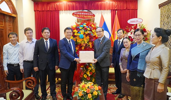 Lãnh đạo tỉnh Thừa Thiên Huế chúc Tết cổ truyền Bunpimay Tổng lãnh sự quán Lào tại Đà Nẵng