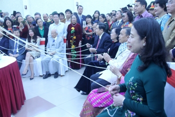 Đại sứ quán Lào tổ chức Tết Bunpimay tại Hà Nội