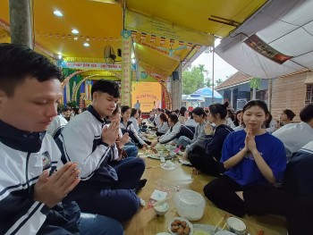 Hà Nội: Gần 200 lưu học sinh Lào trải nghiệm khóa tu an lạc tại chùa Nghiêm Phúc