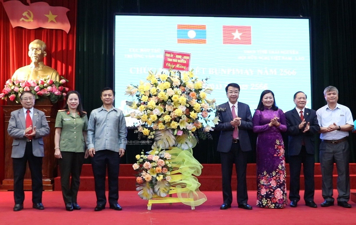 Thái Nguyên: Rộn ràng Tết Bunpimay cho lưu học sinh Lào