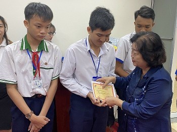 Cà Mau: Trao 230 suất học bổng Vừ A Dính cho học sinh khó khăn vùng biên giới, hải đảo