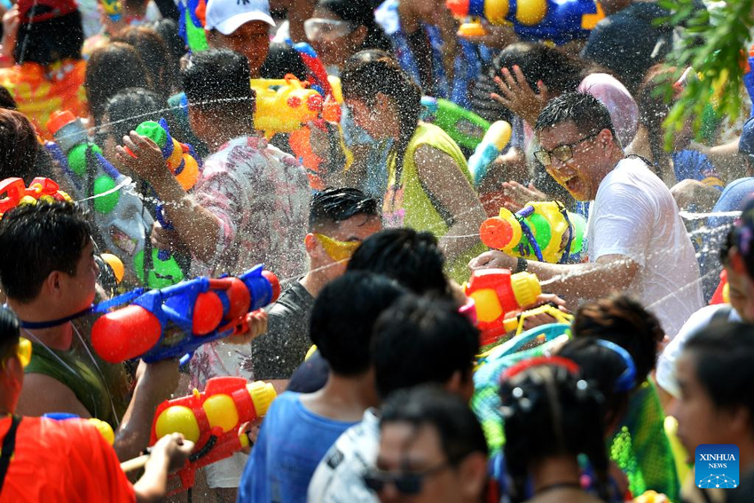 Tưng bừng không khí Tết Songkran tại Thái Lan