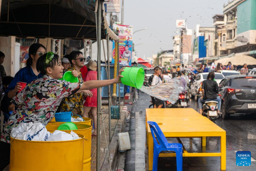 Tưng bừng không khí Tết Songkran tại Thái Lan