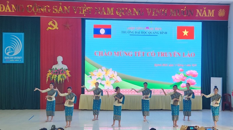 Quảng Bình tổ chức lễ chào mừng Tết Bun-pi-may cho cán bộ và 139 sinh viên Lào