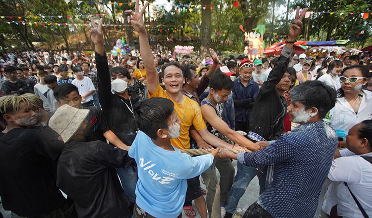 chính quyền Thủ đô Phnom Penh đã thông báo mời toàn thể người dân Campuchia gần xa, thuộc mọi thành phần độ tuổi đến chung vui cùng sự kiện “Giao thừa Wat Phnom” với nhiều trò chơi dân gian và các hoạt động vui chơi giải trí dự kiến diễn ra trong các ngày từ 14-16/4/2023