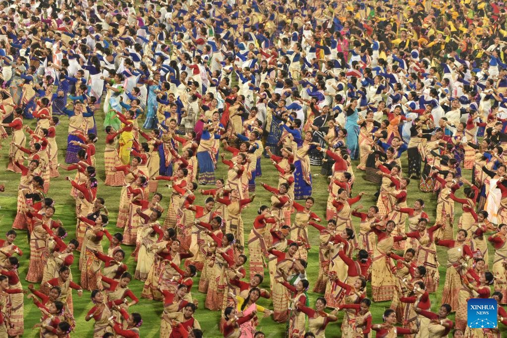 màn trình diễn vũ điệu Bihu quy mô nhất và màn trình diễn lớn nhất của các nghệ sỹ dân gian sử dụng các nhạc cụ truyền thống.