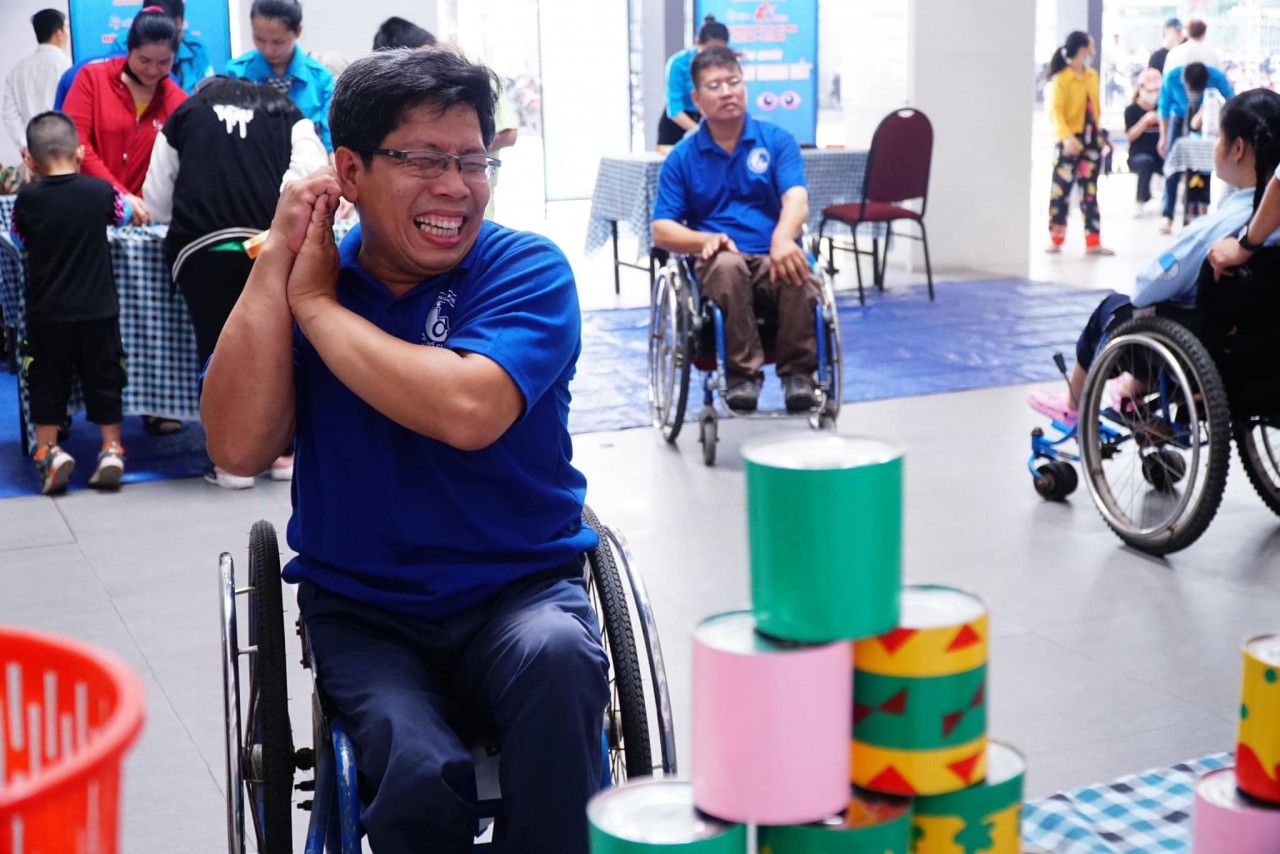  các hội viên, thanh niên khuyết tật trên địa bàn TP. HCM đã rất hào hứng tham gia các trò chơi dân gian tại buổi họp mặt.