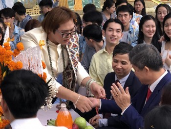 Sinh viên Lào tại Học viện Ngoại giao: Vui Tết Bun Pimay, ấm tình hữu nghị
