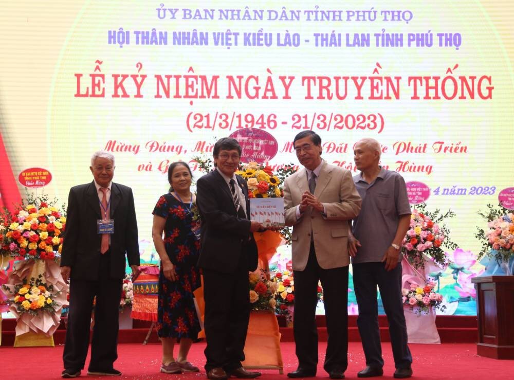 Hội thân nhân Việt kiều Lào - Thái Lan tỉnh Phú Thọ gặp mặt kỷ niệm 77 năm ngày truyền thống