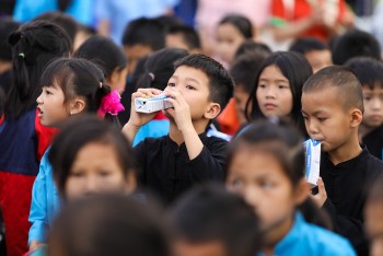 Vinamilk và quỹ sữa vươn cao Việt Nam khởi động hành trình năm thứ 16 tại Quảng Ninh