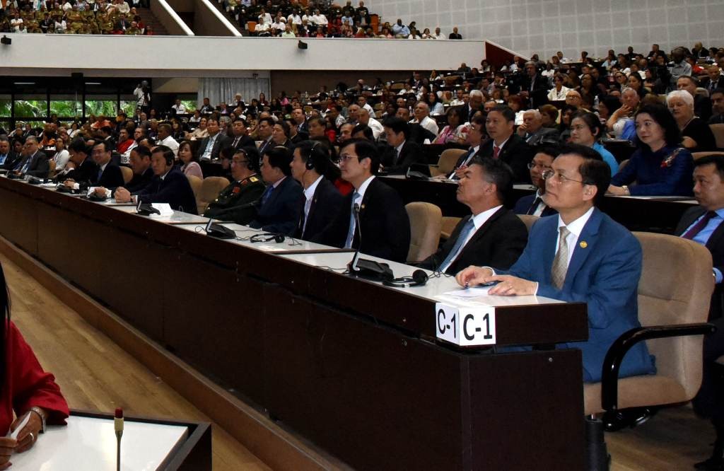 Phái đoàn Việt Nam trong chuyến thăm và làm việc tại Cuba (Ảnh: Prensa Latina)