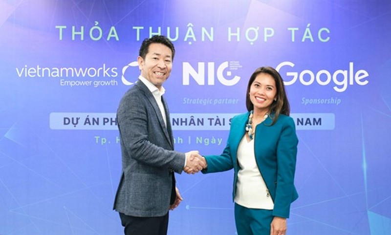 Đại diện VietnamWorks và Google trong buổi lễ phát động Chương trình.