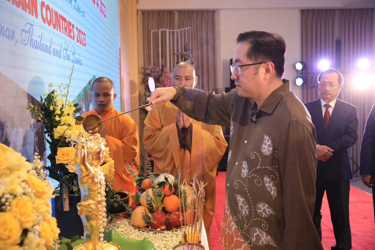 Bạn bè quốc tế hào hứng đón Tết cổ truyền một số nước châu Á tại Hà Nội