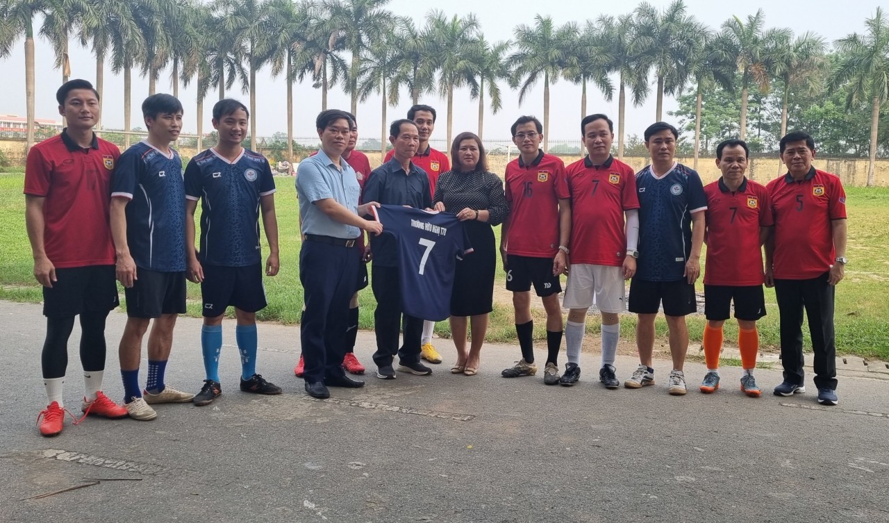 Đại sứ quán Lào tại Việt Nam - Trường Hữu nghị T78: giao lưu hữu nghị qua bóng đá