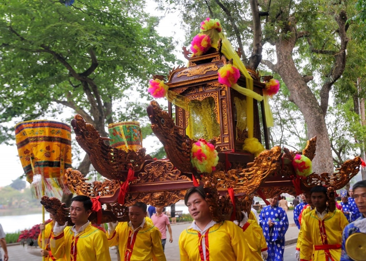 Độc đáo lễ hội tôn vinh ông Tổ bách nghệ tại Phố cổ Hà Nội | Lễ hội | Vietnam+ (VietnamPlus)