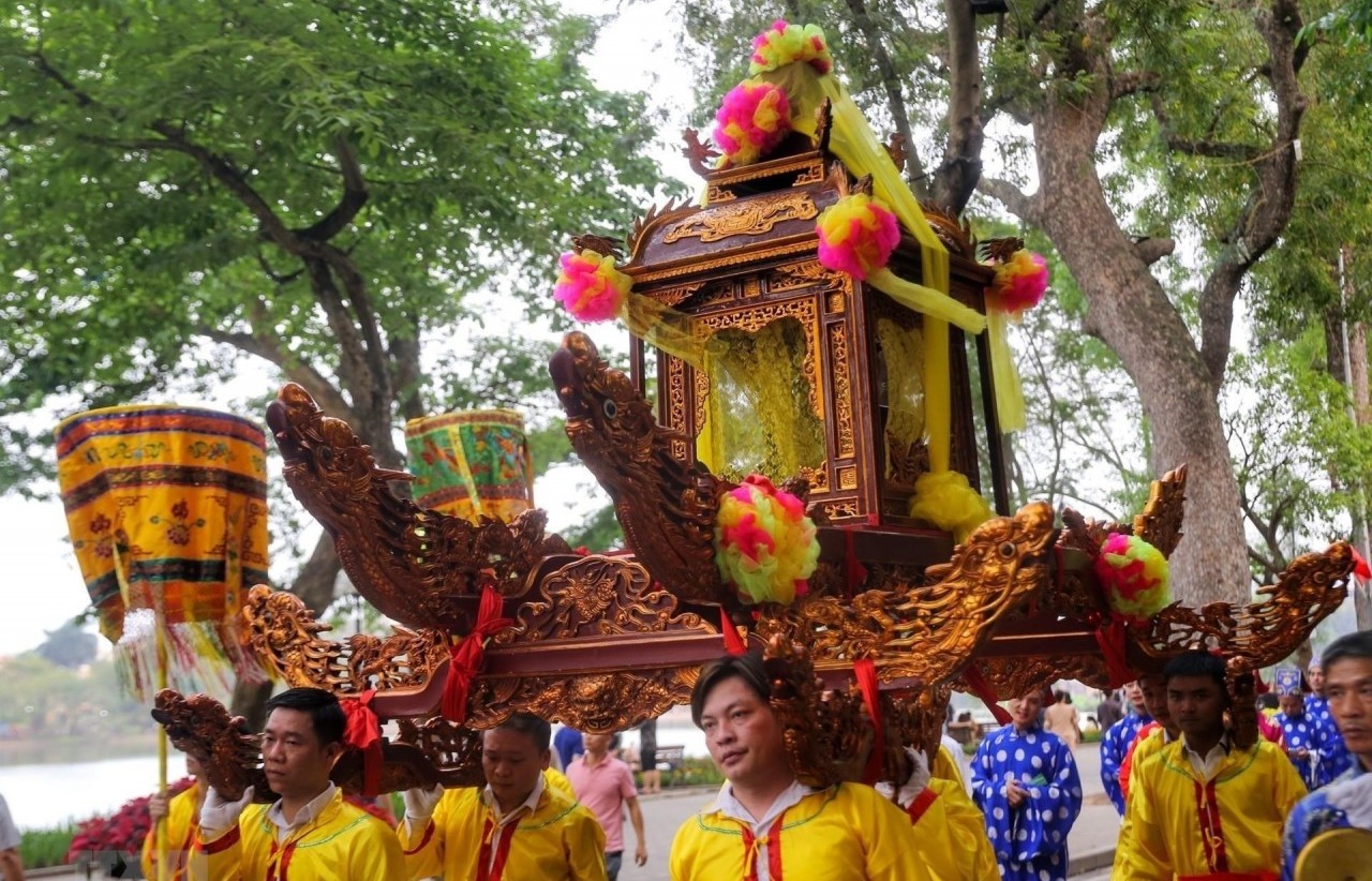 Độc đáo lễ hội tôn vinh ông Tổ bách nghệ tại Phố cổ Hà Nội