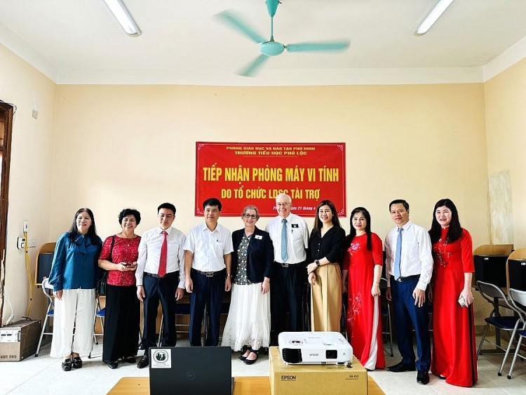 LDSC tài trợ thiết bị phòng máy tính cho trường Tiểu học Phú Lộc trị giá gần 400 triệu đồng LDSC tài trợ thiết bị phòng máy tính cho trường Tiểu học Phú Lộc trị giá gần 400 triệu đồng