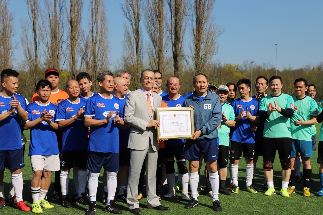 Giao lưu bóng đá, tăng cường gắn kết của cộng đồng người Việt tại Đức | Bóng đá | Vietnam+ (VietnamPlus)