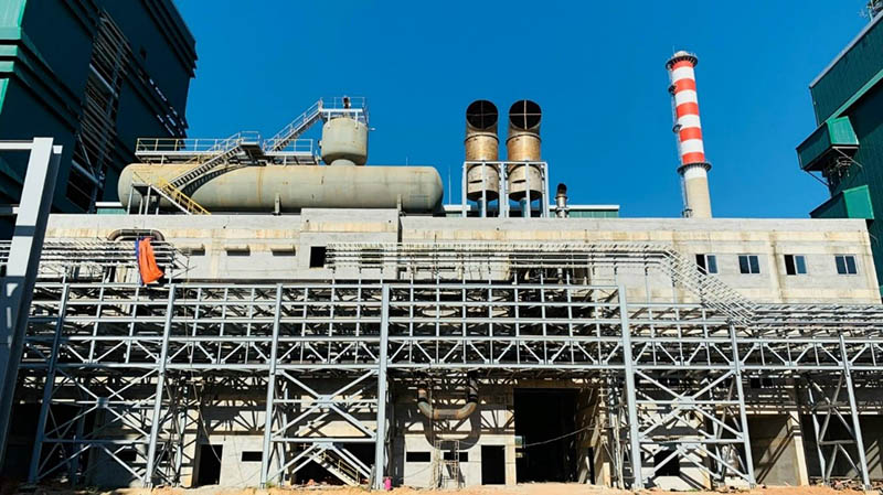 Nhà máy điện gồm hai tổ máy phát tuabin hơi có tổng công suất 54 MW.