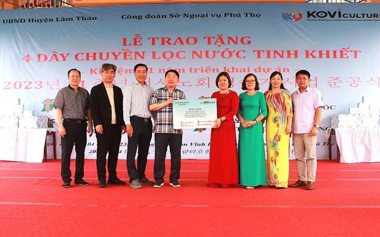KCCC tặng dây chuyền máy lọc nước tinh khiết cho 4 trường học tại huyện Lâm Thao giá trị 220 triệu đồng