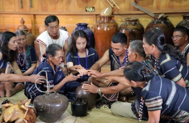 Tái hiện đám cưới người của K’ho Sre