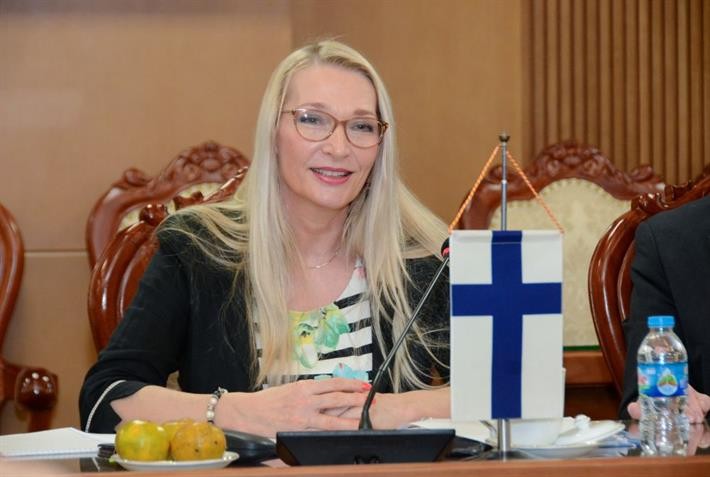 Bà Marjaana Sall, Đại sứ về Giáo dục, Bộ Ngoại giao Phần Lan tại buổi tiếp (Ảnh: moet.edu.vn).
